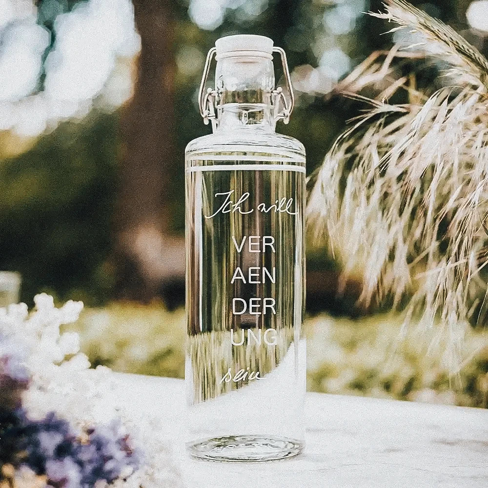 Trinkflasche aus Glas mit Gravur